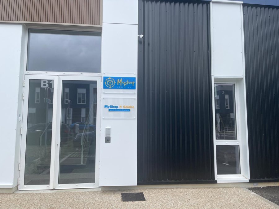 Façade du site de Moissy-Cramayel, enseignes MyShop Solaire et MyShop Logistics